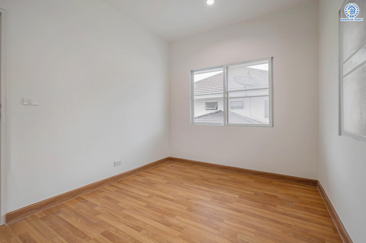 บ้านมือสองตกแต่งใหม่ โครงการ เพอร์เฟคพาร์ค วัดพระนอน จากแบรนด์ Property Perfect เนื้อที่ 56.3 ตร.ว. ฟังก์ชันจัดเต็ม 3 ห้องนอน 3 ห้องน้ำ 2 ที่จอดรถ พร้อม Facilities ครบครัน บนทำเลเชื่อมต่อถนนกาญจนาฯ ใกล้ทางด่วน ศรีรัช-วงแหวนฯ เซ็นทรัลเวสต์เกต และรถไฟฟ้าสายสีม่วง "สถานีตลาดบางใหญ่"